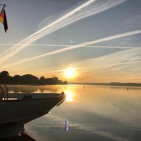 Hausboot Fjord Ankerplatz Mit Biosauna In Schleswig Exterior foto